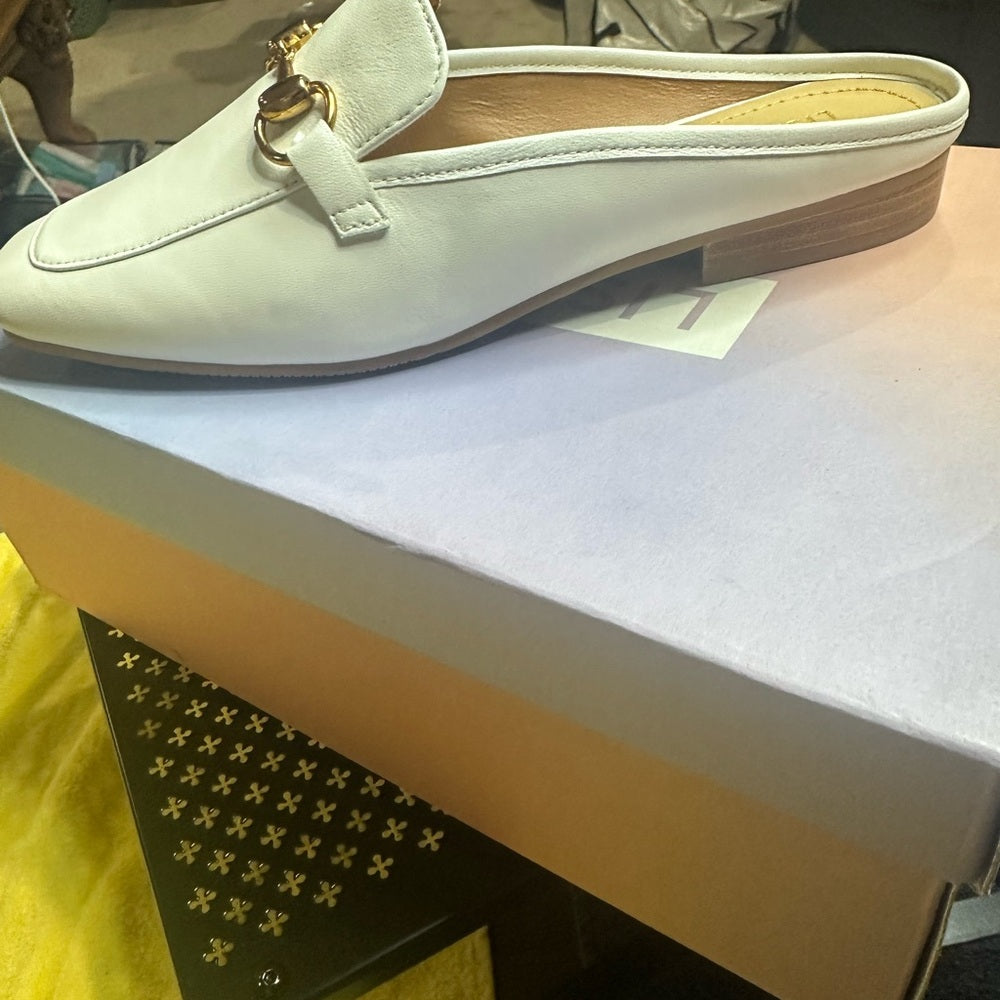 293. NEW SIZE 7.5 Cream Flat Loafers with Gold Detail