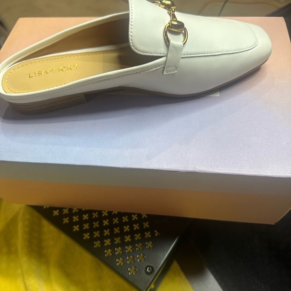 293. NEW SIZE 7.5 Cream Flat Loafers with Gold Detail