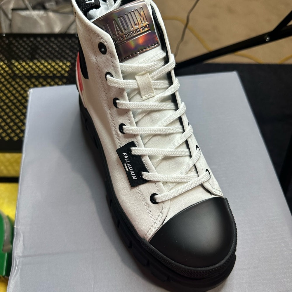 306. NEW SIZE 6.5 Palladium White and Black Ankle Boots with Chunky Sole