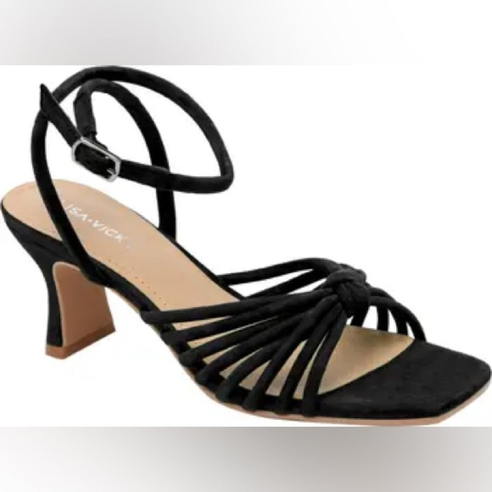 311.328.NEW SIZE 9.5 Black and Tan Sandals with Elegant Design