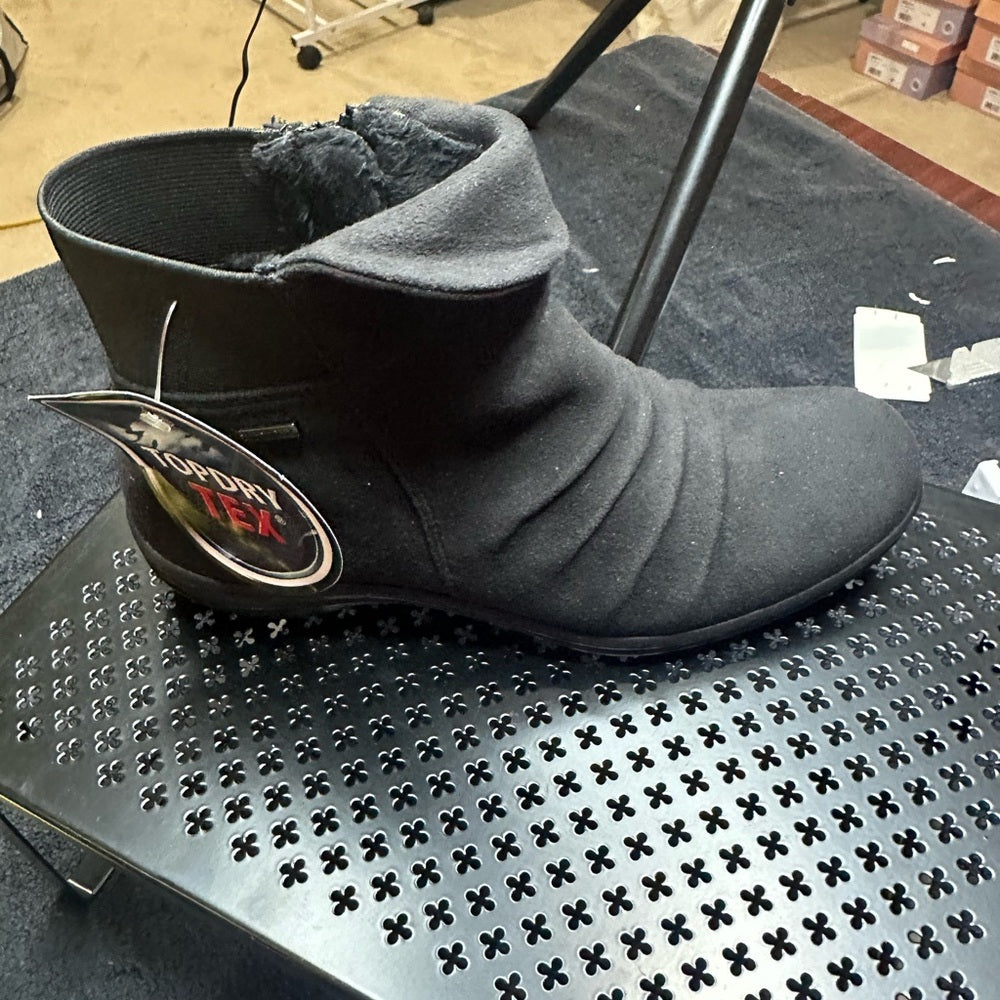 323. NEW SIZE 6/6.5/36 Romika Black Ankle Boots Elegant and Versatile