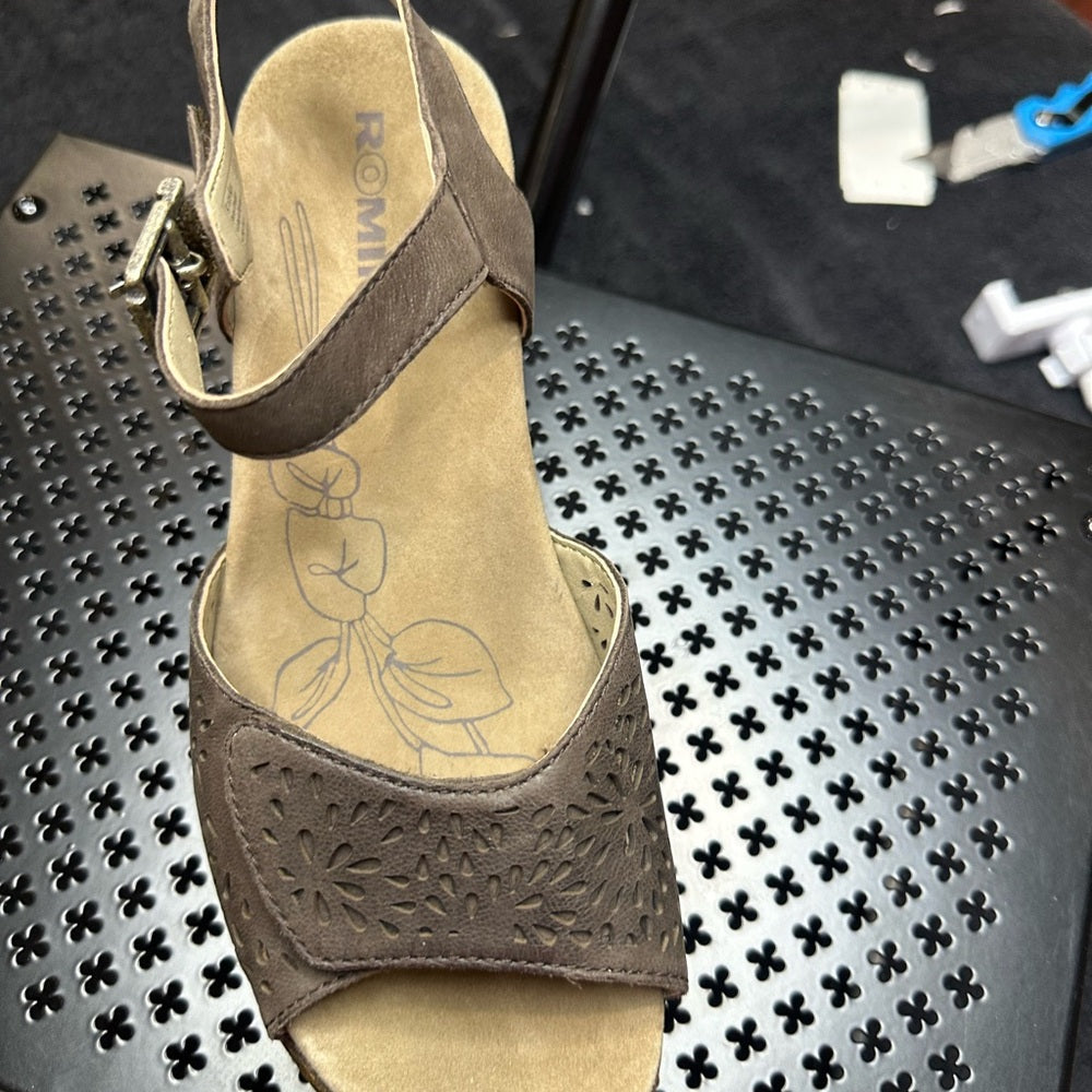 325. NEW SIZE 7/7.5/37 Romika Brown Sandals with Wedge Heel and Ankle Strap