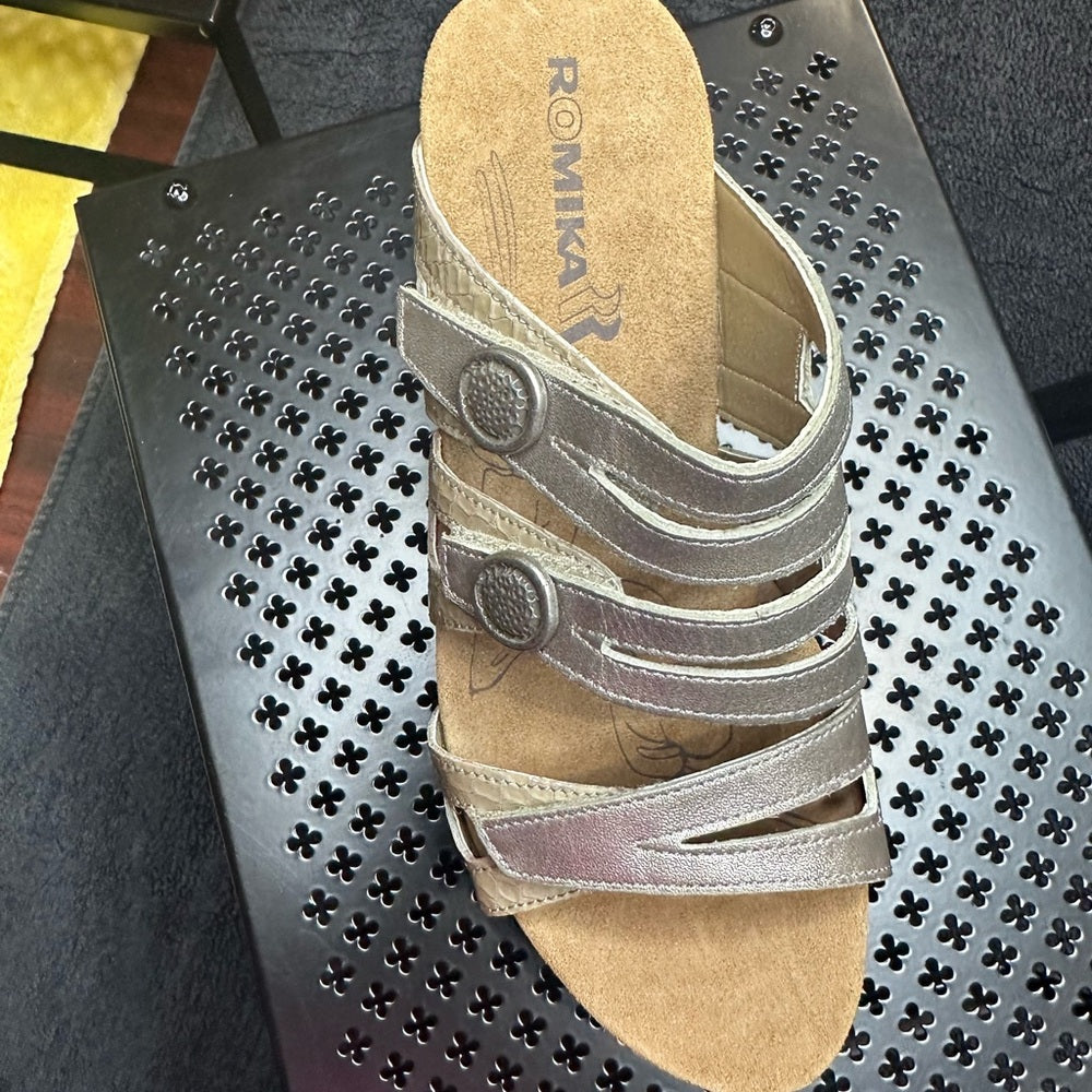 324. NEW SIZE 7/7.5/37 Silver Sandals with Strappy Design & Cushioned Footbed