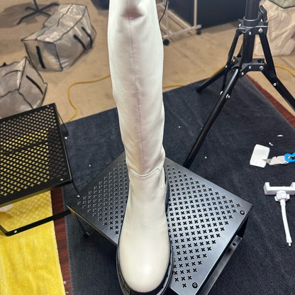 321. NEW SIZE 7 White Winter Boots for Any Day