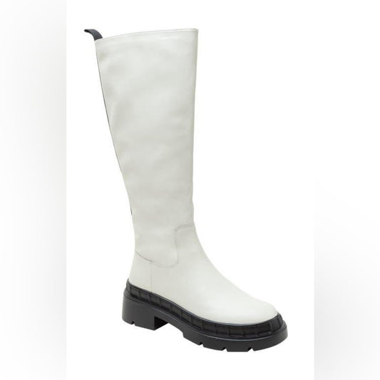 321. NEW SIZE 7 White Winter Boots for Any Day