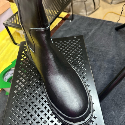 319. NEW SIZE 7 Sleek Black Over the Knee Boots with Block Heel