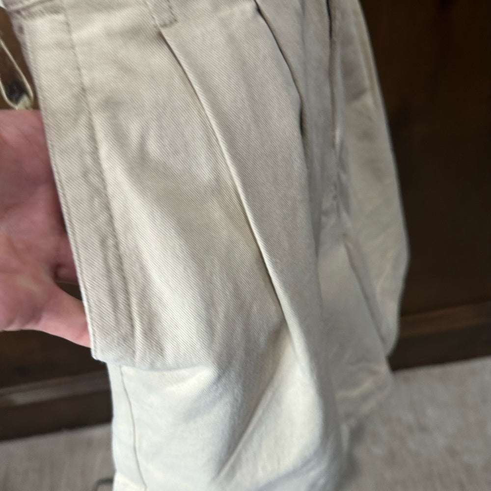 NWT SIZE L Easel Cream High Waist Pleated Shorts