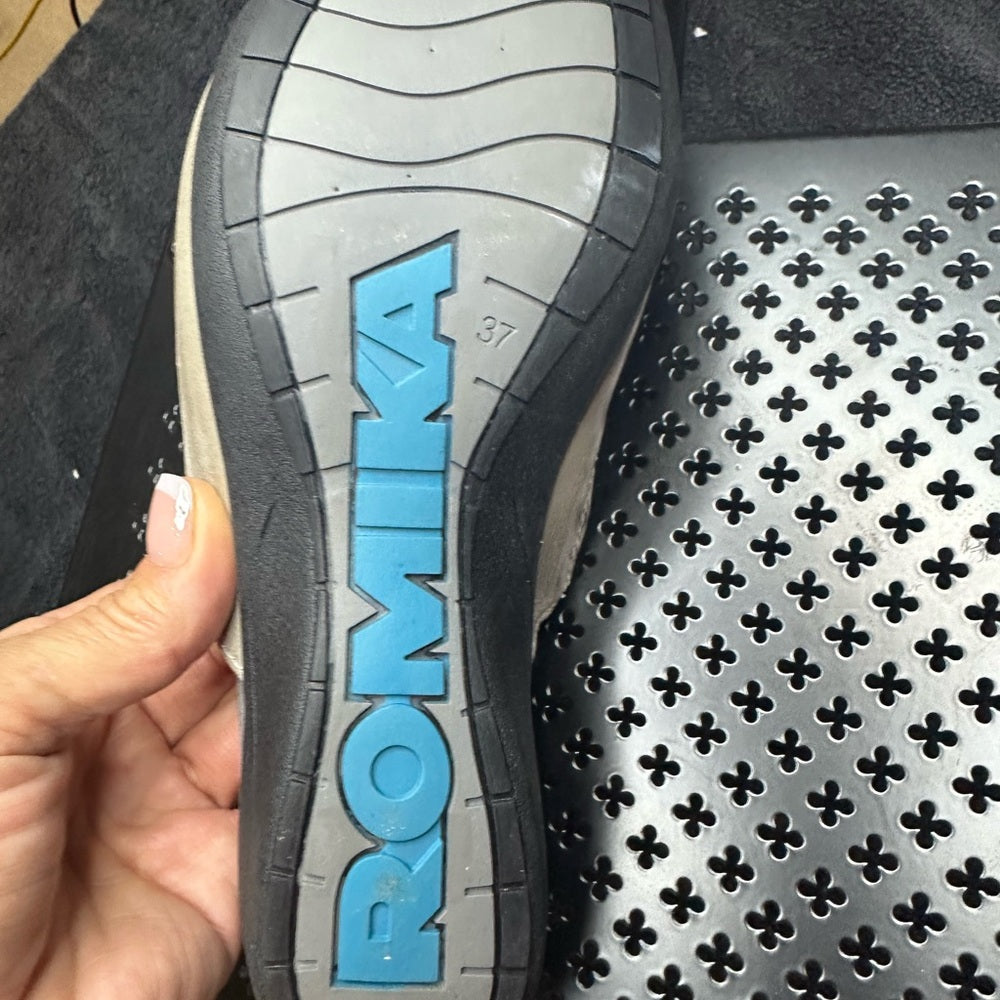 326. NEW SIZE 7/7.5/37 Romika Cream Slide Sandals with Geometric Perforations