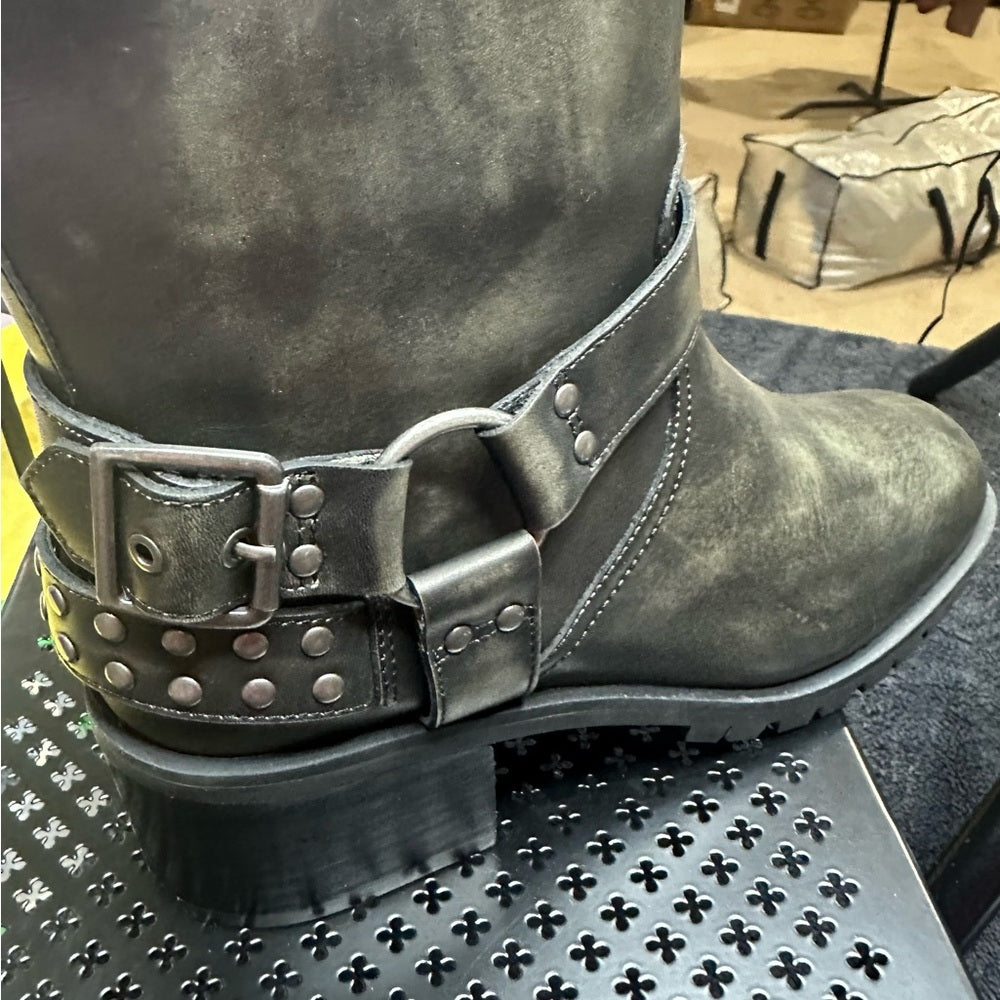 318.322. NEW SIZE 7 Black Combat Moto Boots with Buckle Straps