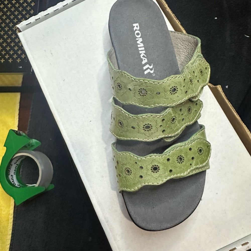 317. NEW SIZE 7-7.5/37 Romika Green and Gray Slide Sandals