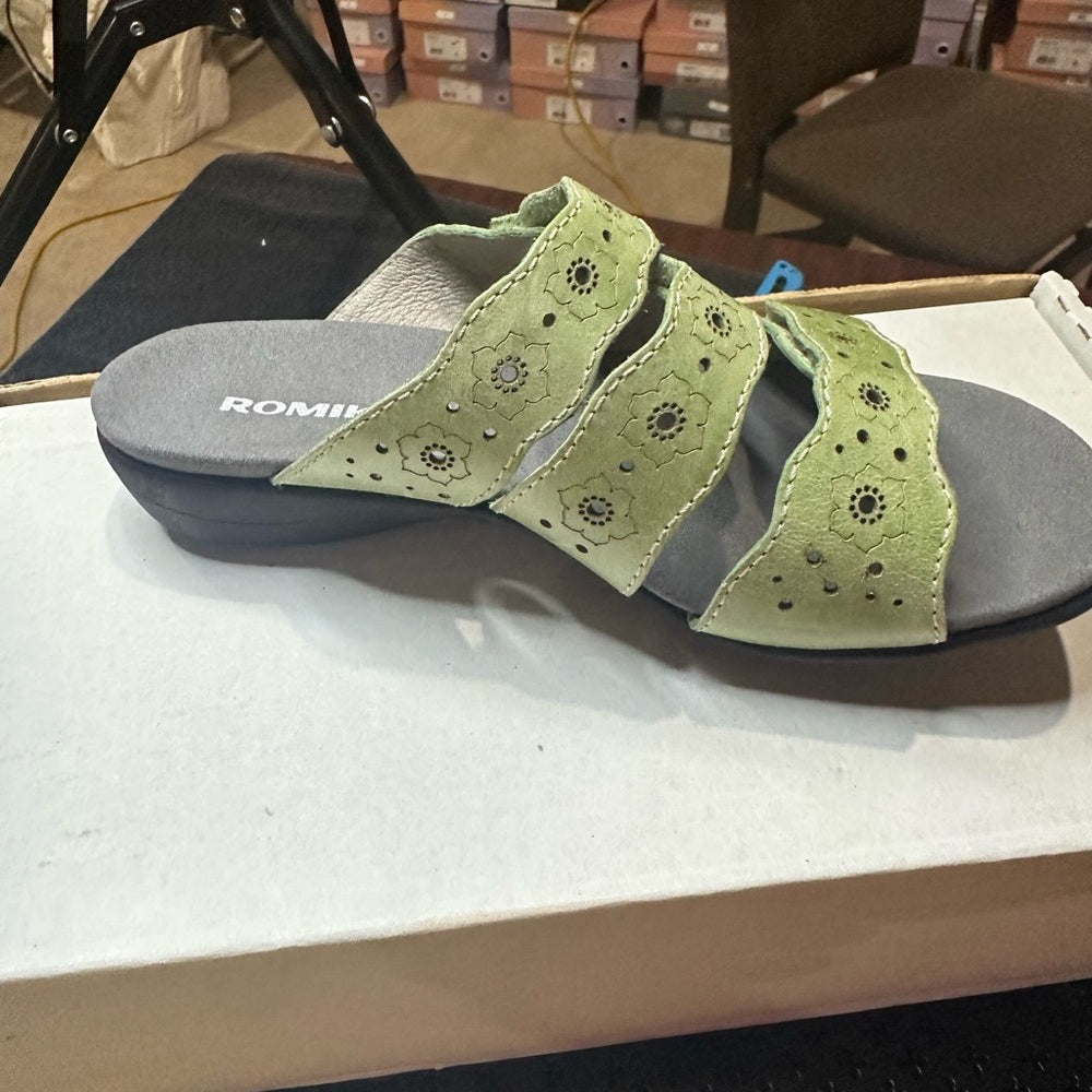 317. NEW SIZE 7-7.5/37 Romika Green and Gray Slide Sandals