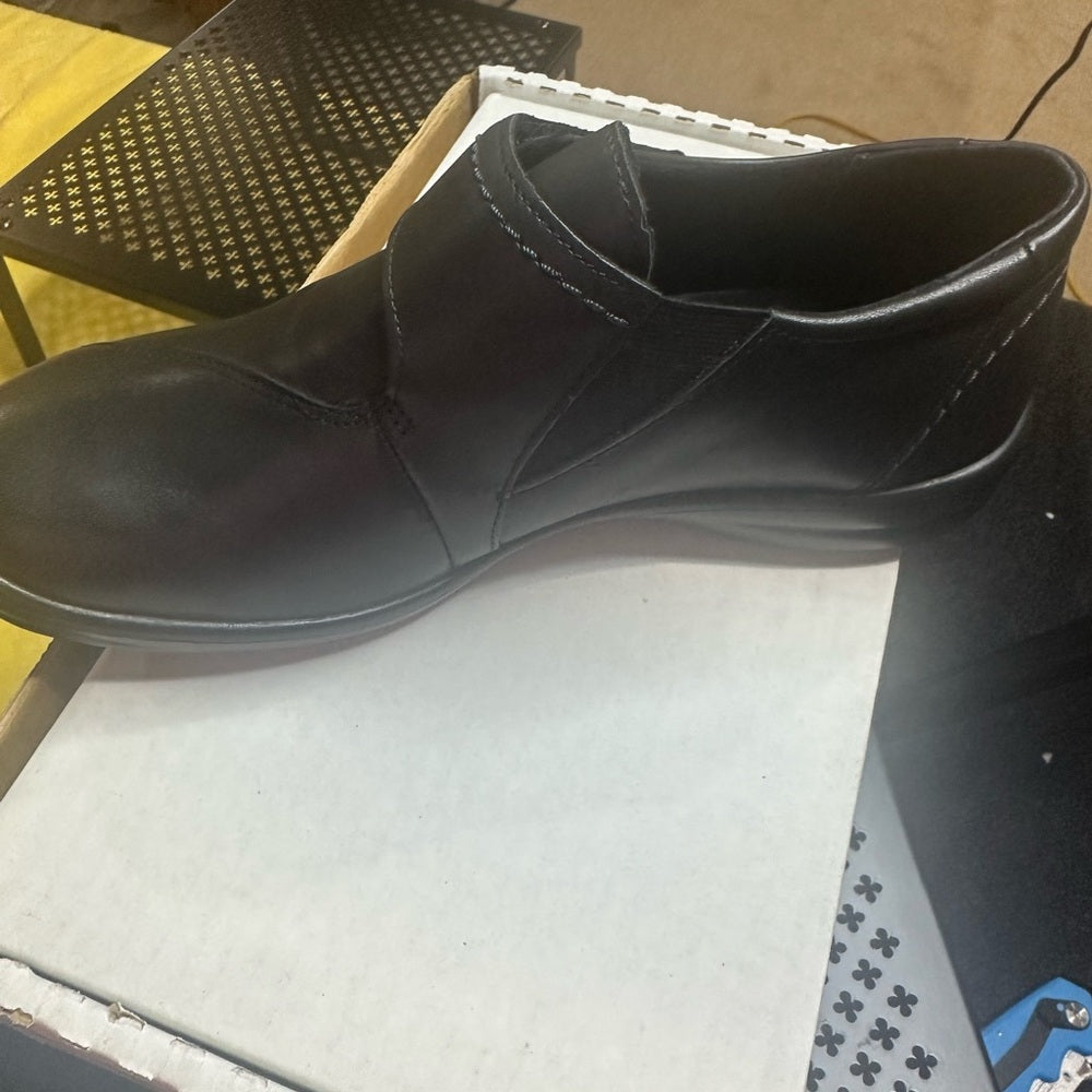 330. NEW SIZE 6/6.5 Romika Black Slip-On Loafers with Timeless Comfort