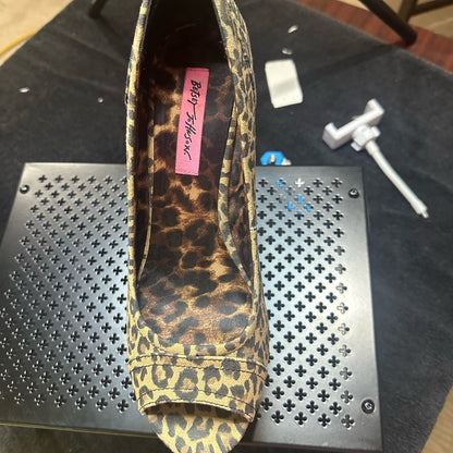 331. Pre-owned Size 10 Betsey Johnson Brown Wedge Platform Shoes