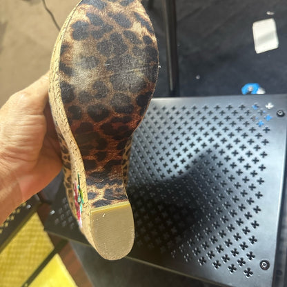 331. Pre-owned Size 10 Betsey Johnson Brown Wedge Platform Shoes