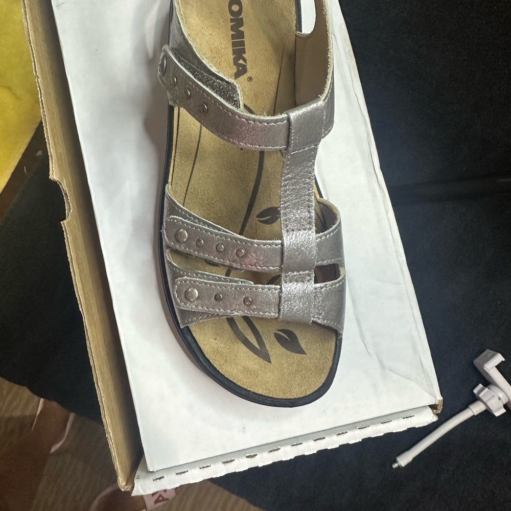 334. NEW SIZE 7/7.5/37 Black and Gray Sandals with Cushioned Footbed