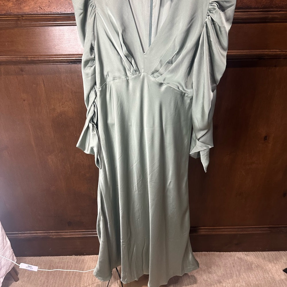 NWT SIZE XS/L Green Ruched Puff Sleeve Plunge Gown