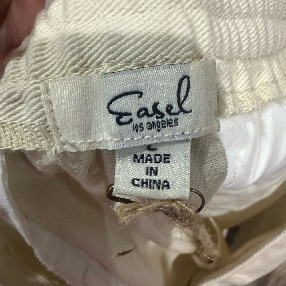 NWT SIZE L Easel White Jean Shorts High-Waisted Pleated Design