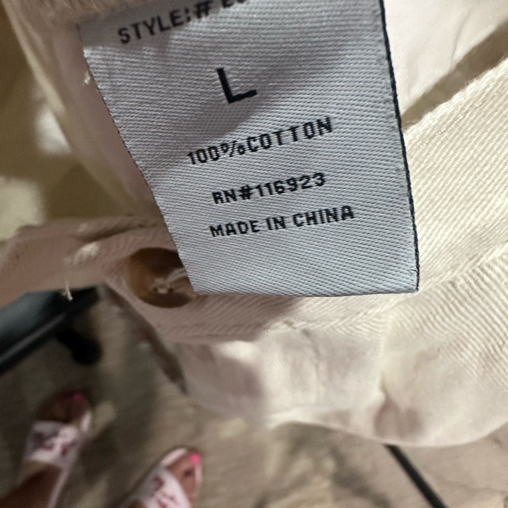 NWT SIZE L Easel White Jean Shorts High-Waisted Pleated Design