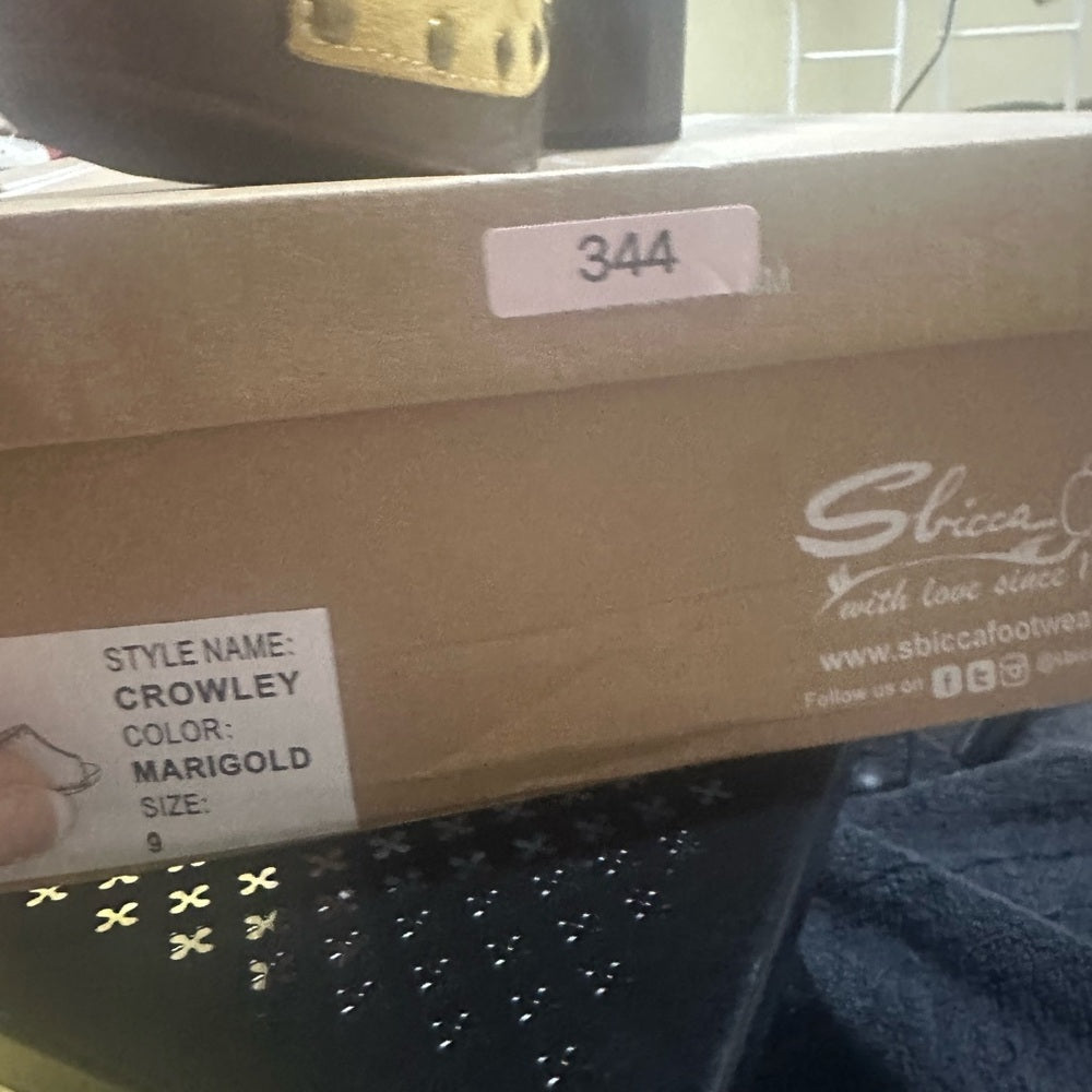 344. NEW SIZE 9 Sbicca Marigold Mules Western Bohemian Style