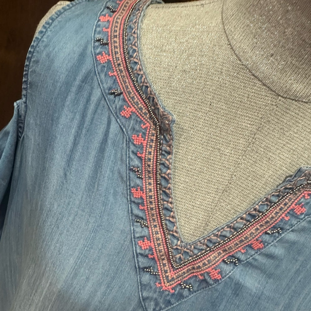 NWT SIZE M Elegant Blue Tunic with Embroidered Detail
