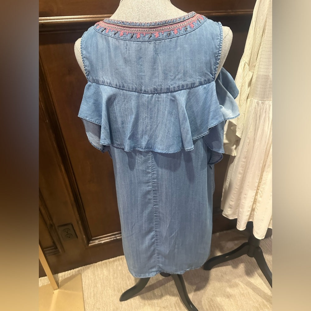 NWT SIZE M Elegant Blue Tunic with Embroidered Detail