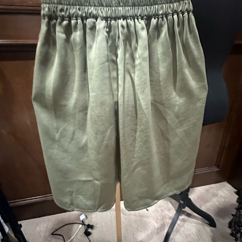 NWT SIZE M Lulu's Olive High-Waisted Shorts