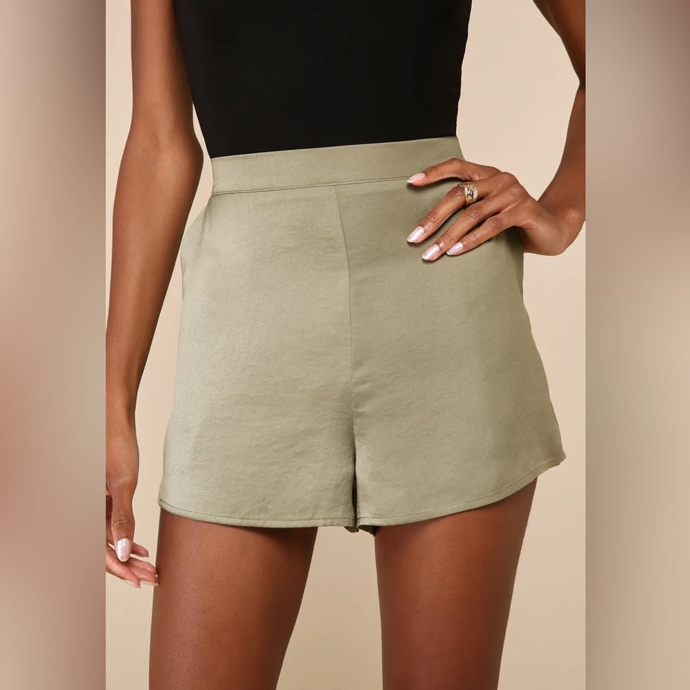NWT SIZE M Lulu's Olive High-Waisted Shorts