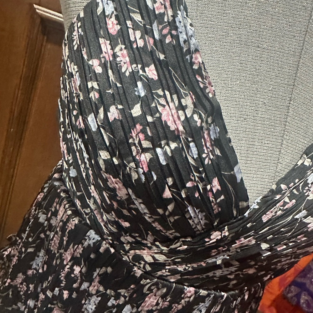 NWT SIZE M Lulu's Black and White Floral Ruffle Mini Dress