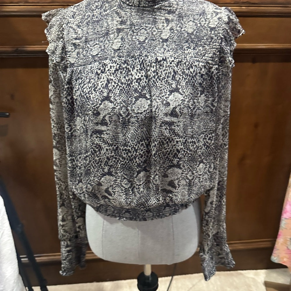 NWOT SIZE XS/L Free People Black and Gray Patterned Blouse