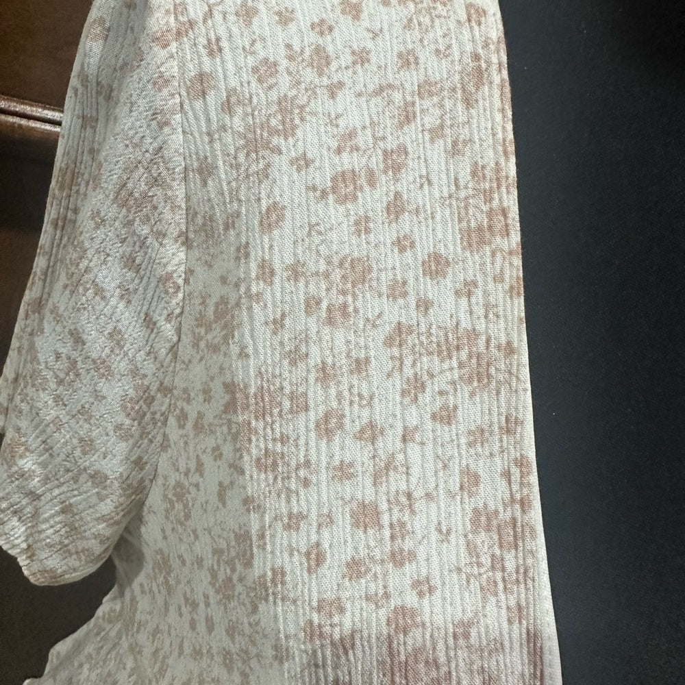 SIZE L Sadie & Sage Floral Tie-Front Crop Top