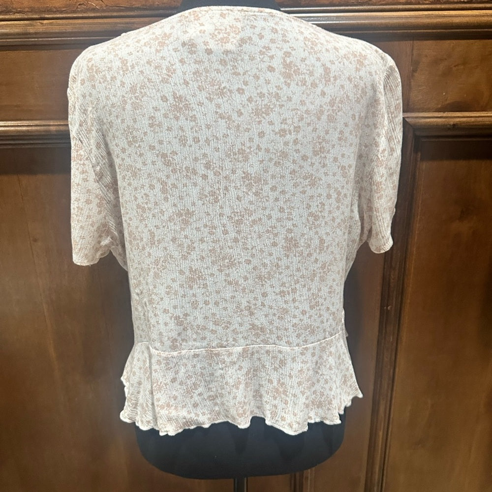 SIZE L Sadie & Sage Floral Tie-Front Crop Top