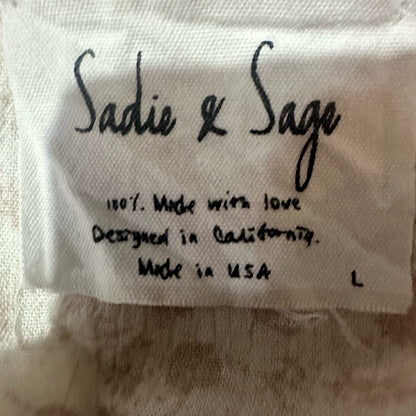 SIZE L Sadie & Sage Floral Tie-Front Crop Top