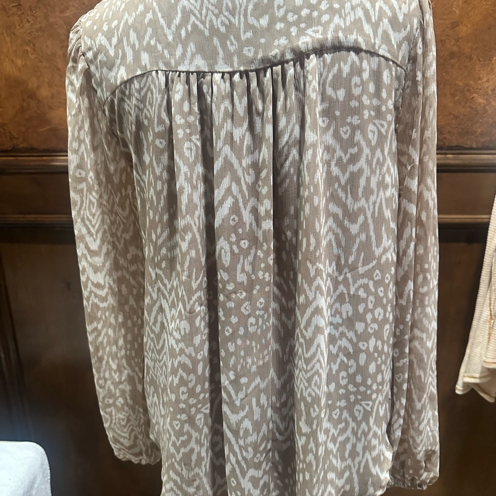 NWOT SIZE M Together Taupe Printed Blouse
