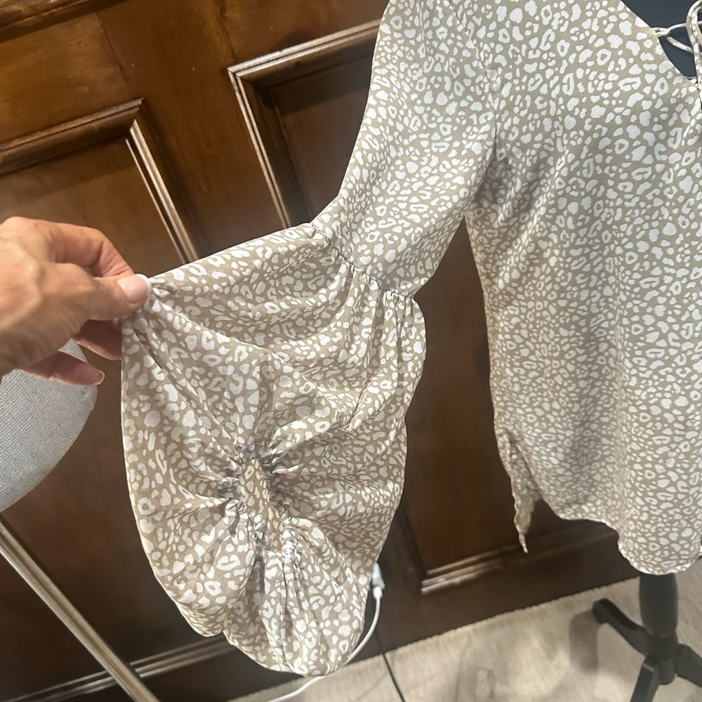 NWOT SIZE M By Together Cream Patterned Blouse