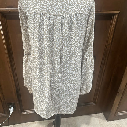 NWOT SIZE M By Together Cream Patterned Blouse