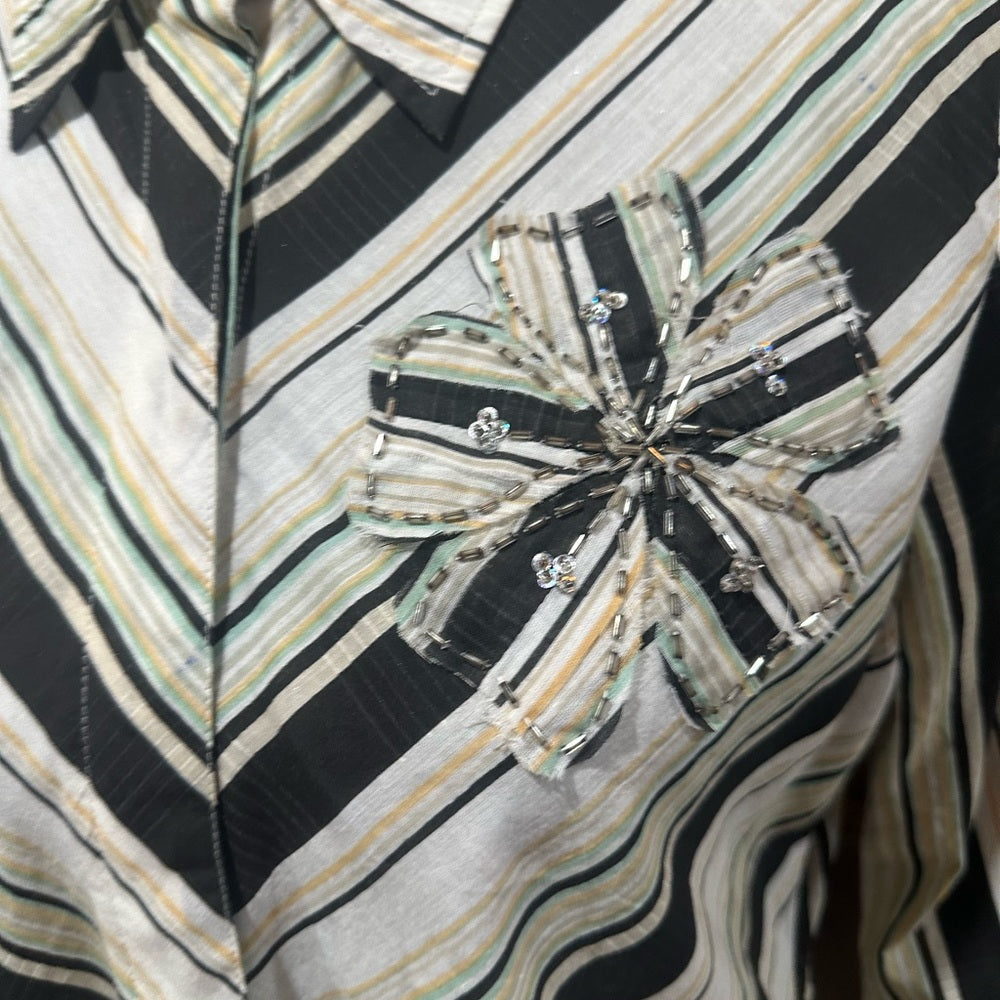 NWT SIZE M Elegant Striped Button Down Shirt