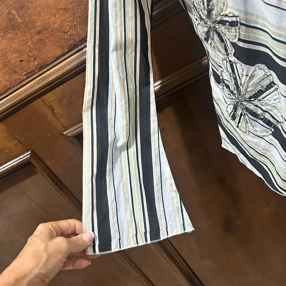 NWT SIZE M Elegant Striped Button Down Shirt