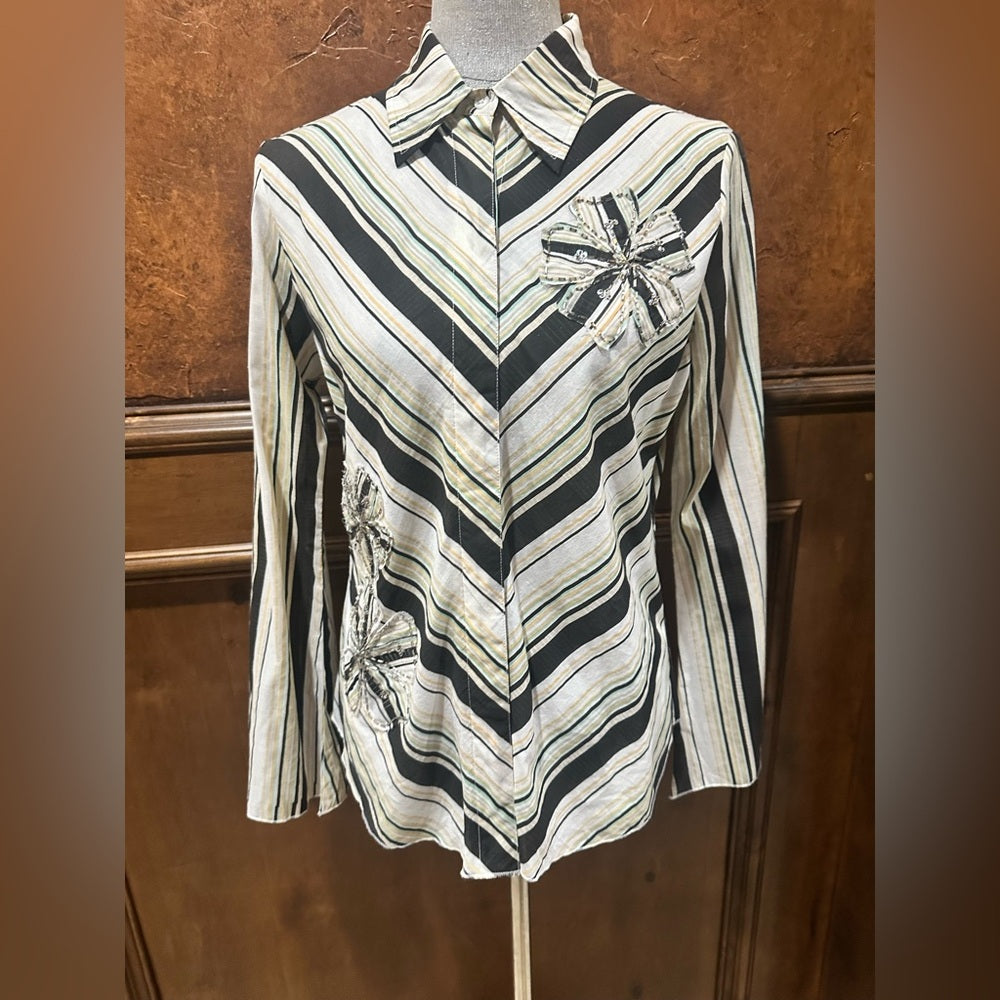 NWT SIZE M Elegant Striped Button Down Shirt