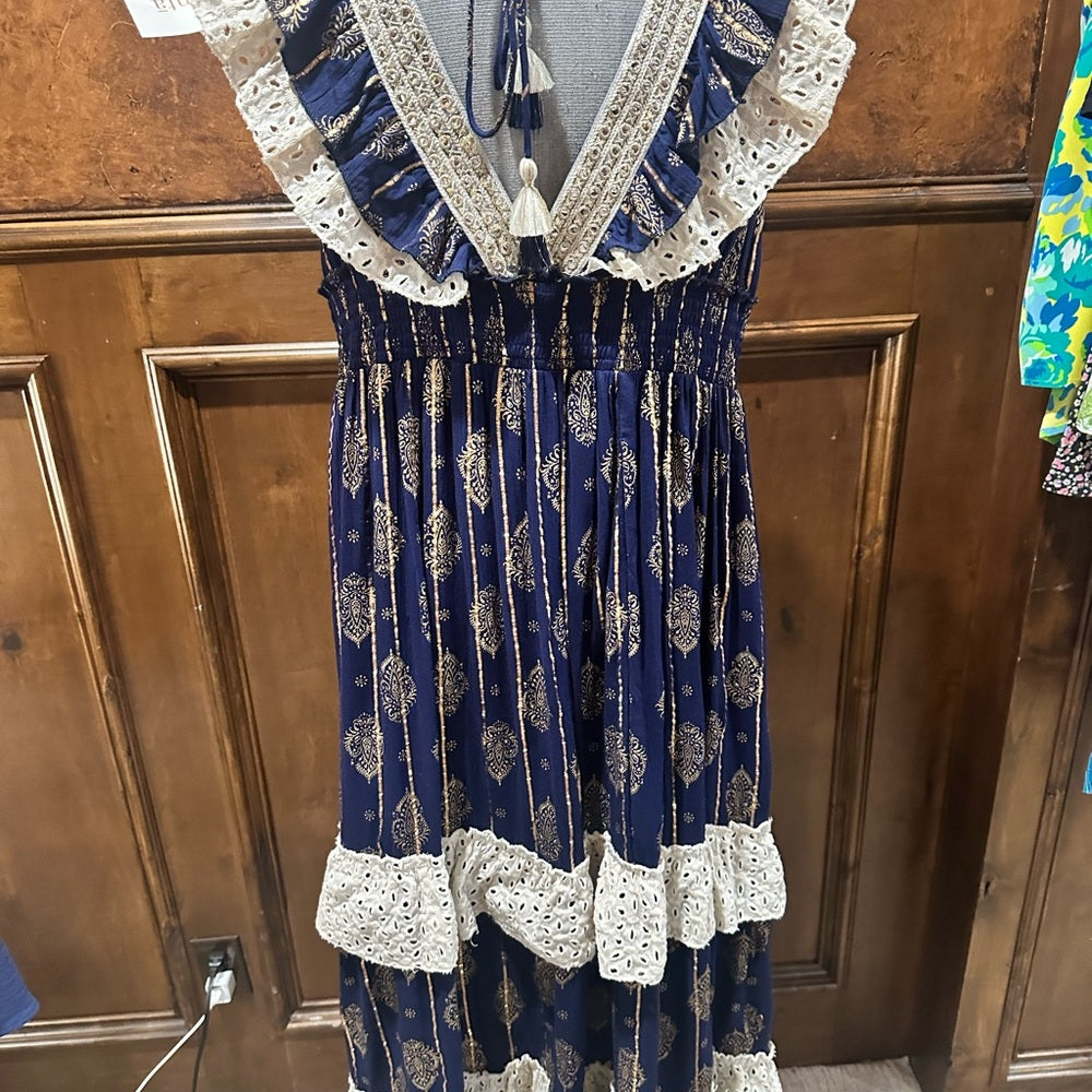 NWT size 1X/2X Chic Navy and Cream Maxi Dress