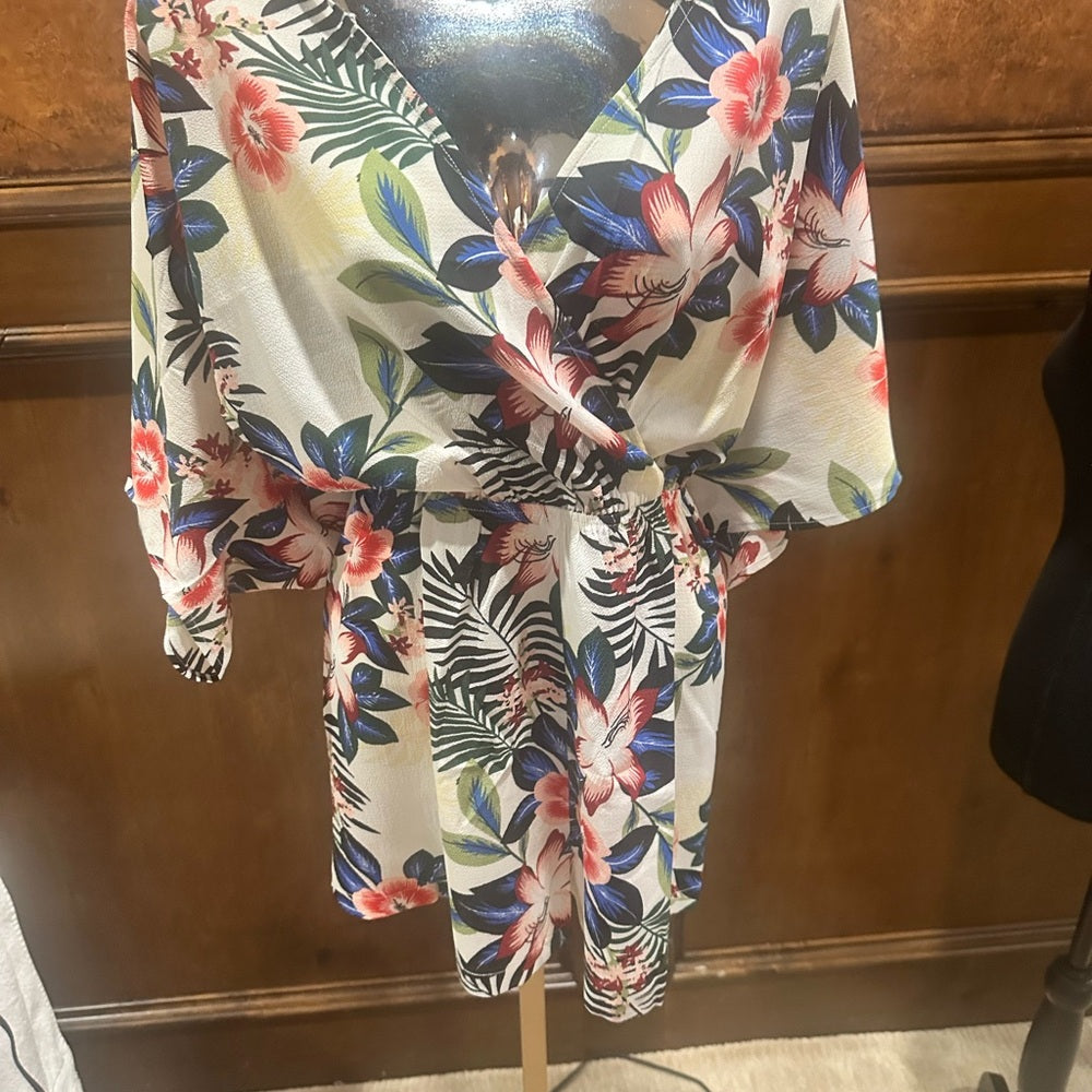 NWT SIZE L Easel Floral Print Romper - White, Red, Blue, Green