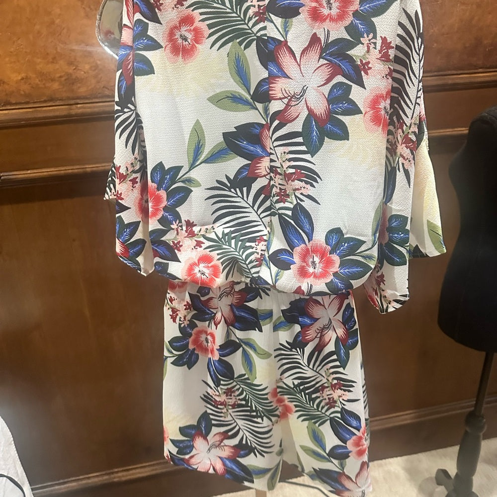 NWT SIZE L Easel Floral Print Romper - White, Red, Blue, Green