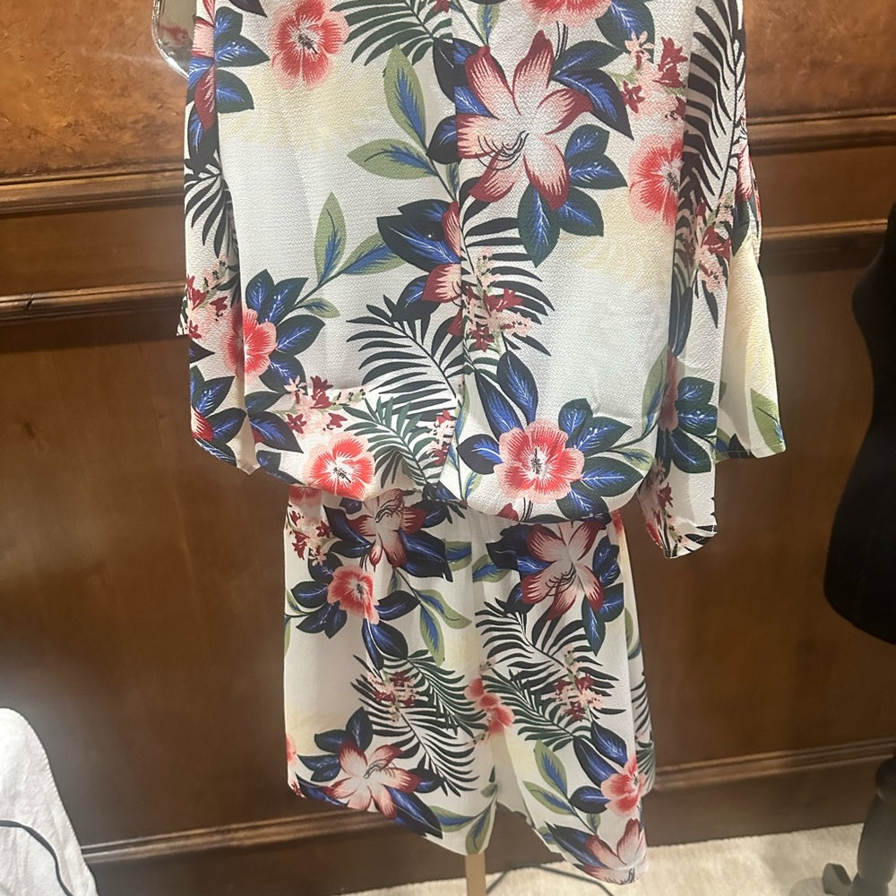 NWT SIZE L Easel Floral Print Romper - White, Red, Blue, Green