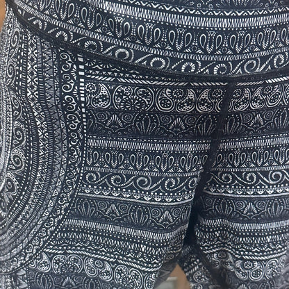 SIZE 12 Lululemon Athletica Black and Gray Swirl Leggings