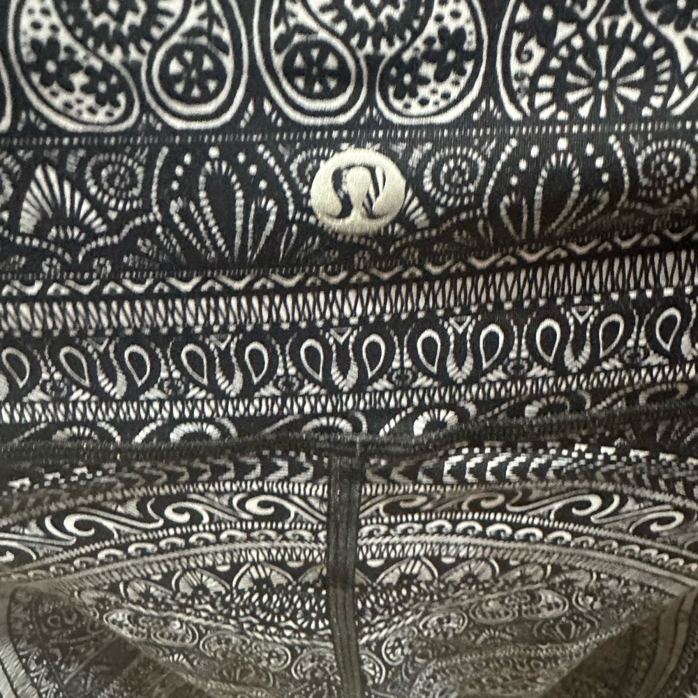 SIZE 12 Lululemon Athletica Black and Gray Swirl Leggings