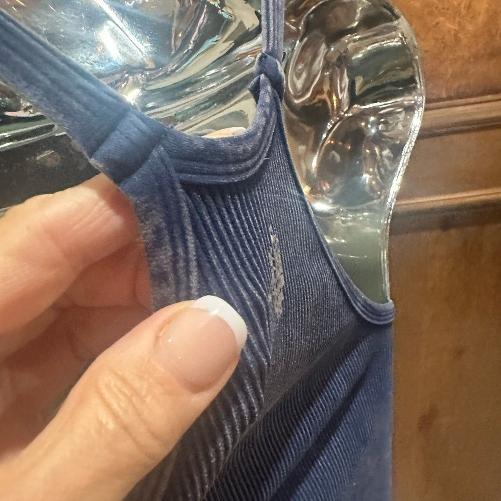 NWOT SIZE M/L Chic Navy Ribbed Crop Top