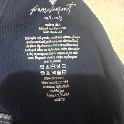 NWOT SIZE M/L Chic Navy Ribbed Crop Top