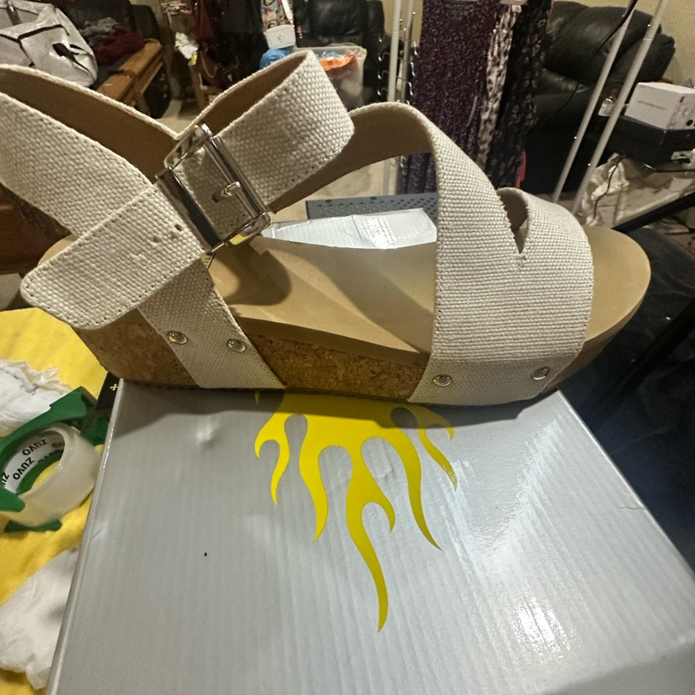 350. NEW SIZE 11 Volatile Beige Wedge Sandals