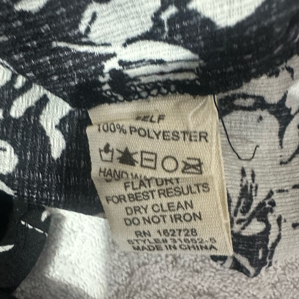 NWT SIZE M Elegant Floral Ruffle Blouse