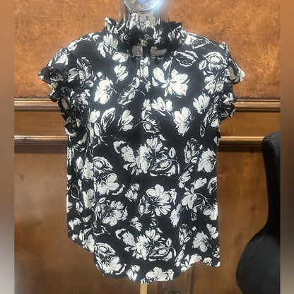NWT SIZE M Elegant Floral Ruffle Blouse