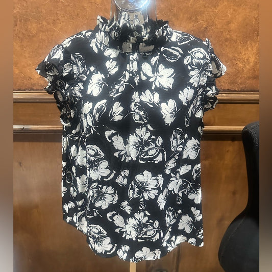 NWT SIZE M Elegant Floral Ruffle Blouse